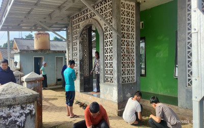 Murid Kelas XI MAN Insan Cendekia Bangka Tengah Laksanakan Aksi Bersih-Bersih di Hari Pertama Homestay